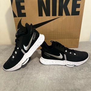 Nike Lebron Witness V NEW w/box missing lid Size 12.5
